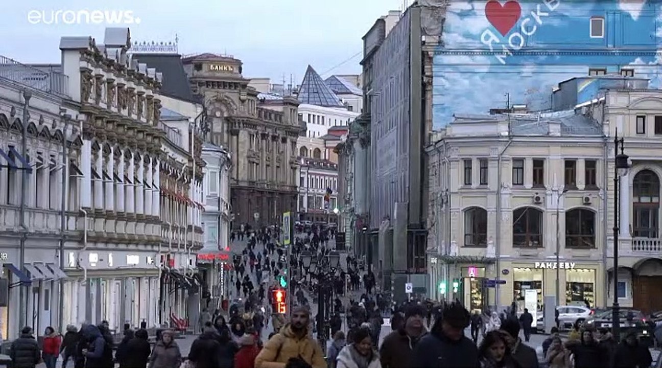 Левада-центр: российская молодёжь мечтает о ПМЖ