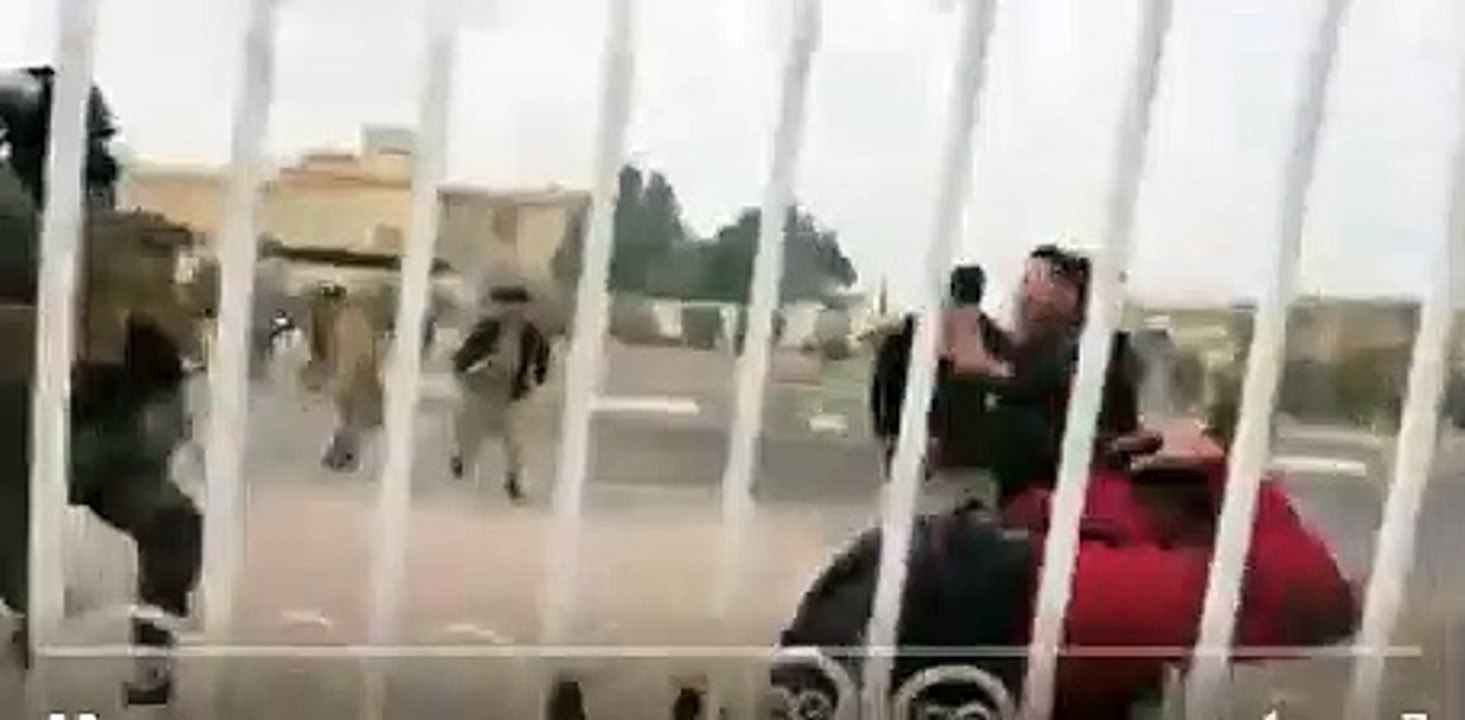 شاهد..لحظة إصابة مصور عراقى خلال تغطيته أحداث الشغب جنوب البلاد