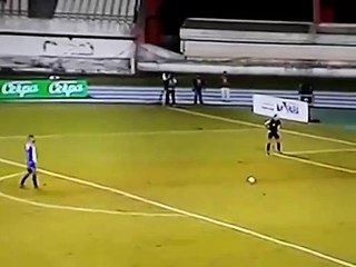 Download Video: Une drôle de manière pour tirer un penalty ! MDR