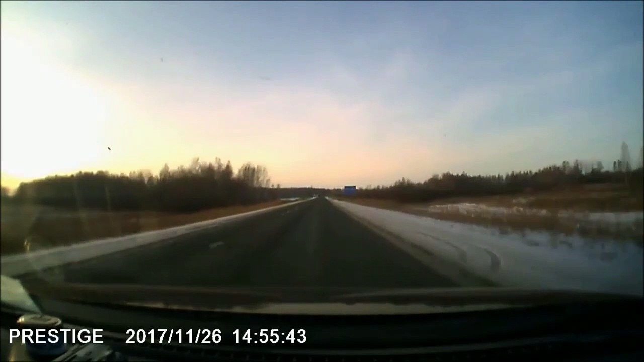 Ce conducteur va avoir une très grosse frayeur sur la route