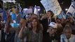 شاهد: مظاهرات في تل أبيب لدعم نتنياهو بعد اتهامه بالفساد واستغلال السلطة