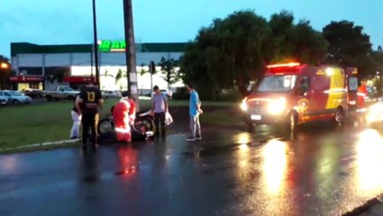 Carro e moto se envolvem em colisão no Parque Verde