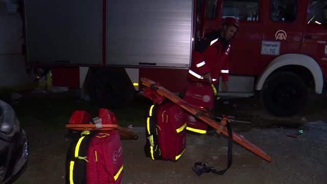 Türkiye'den Arnavutluk'a gelen arama kurtarma ekipleri çalışmalarına başladı