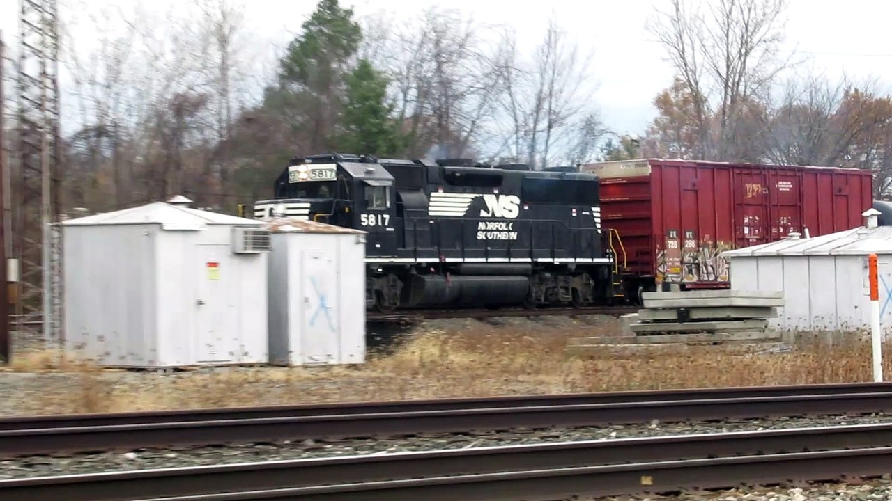 Norfolk Southern Frieght train going through Berea, Ohio