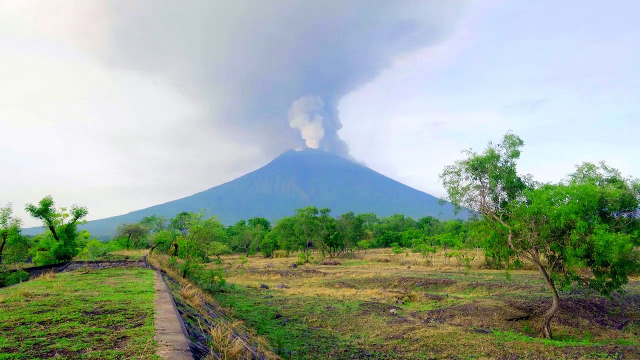 Calm Volcano Eruption Sound | White Noise | Sleep, Study, Focus