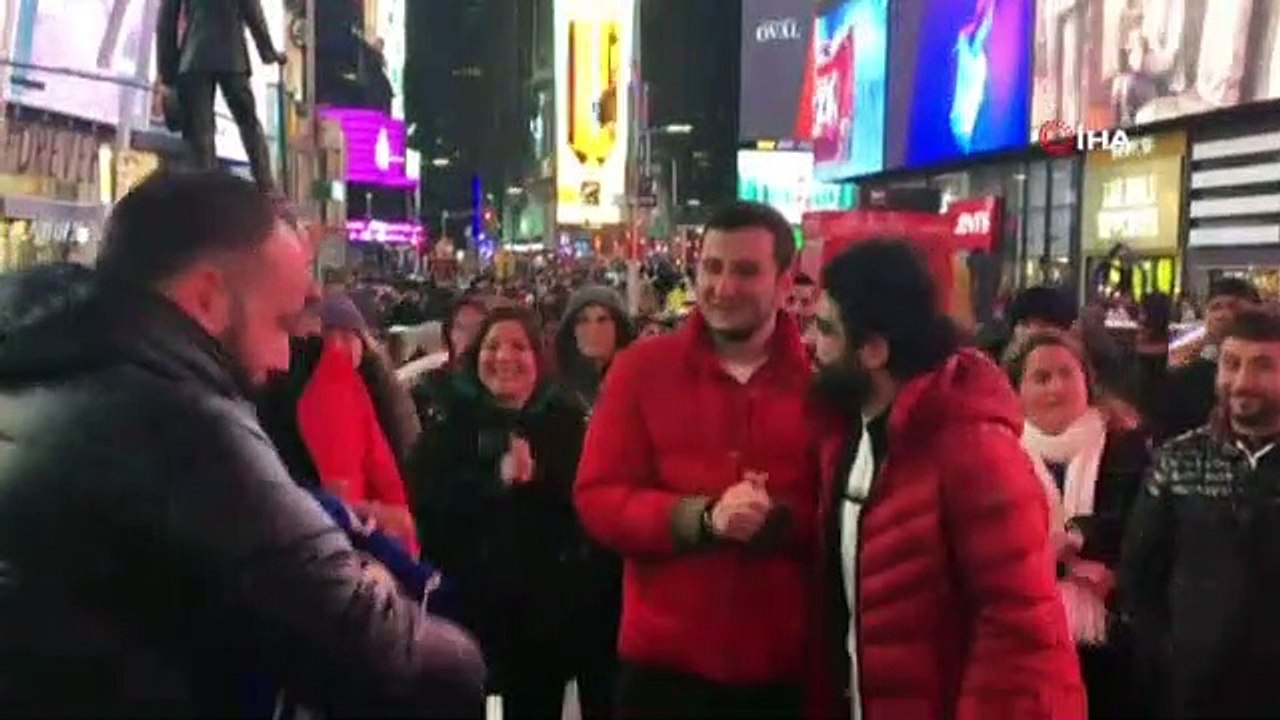 Times Meydanı kemençe, tulum ve horon ile inledi