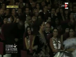 نسرين الراضي تسقط أرضا في مهرجان الجونة