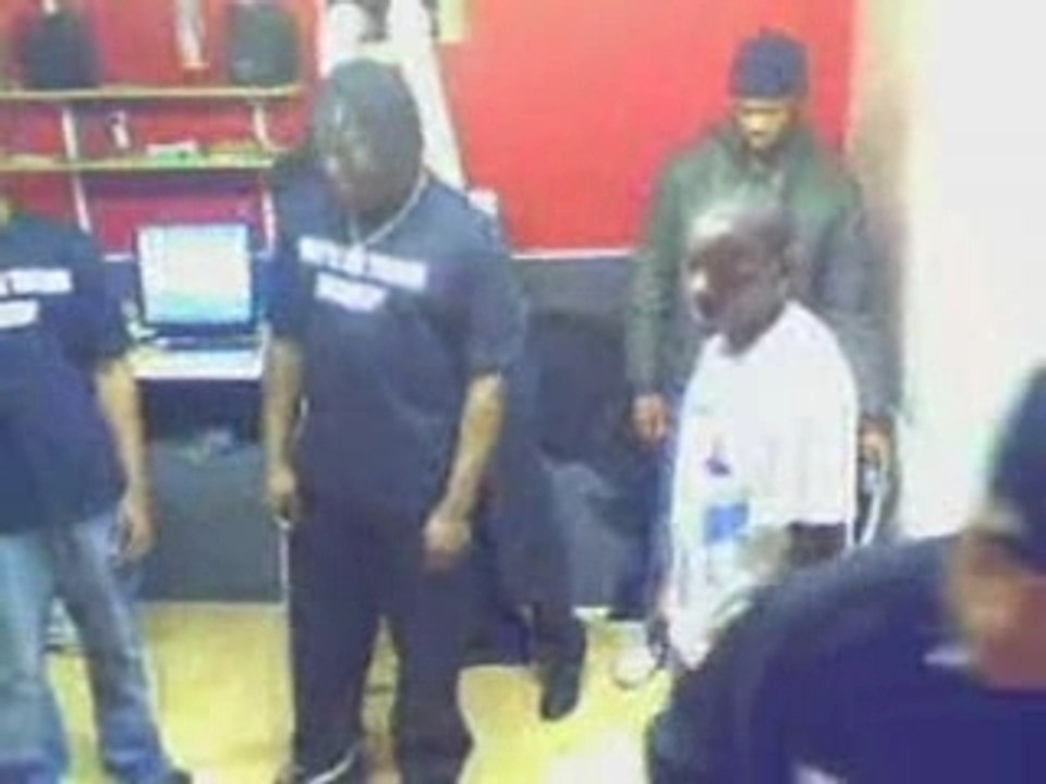 K.I.N.G.S ft GRIME E LIVE ON AXE FM {06-02-08} PT 1