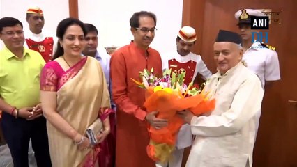 Скачать видео: Uddhav Thackeray meets Maharashtra Governor Bhagat Singh Koshyari