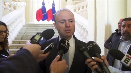 Nyomás alatt a máltai kormányfő