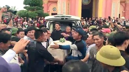 Vietnã recebe corpos de migrantes mortos no Reino Unido