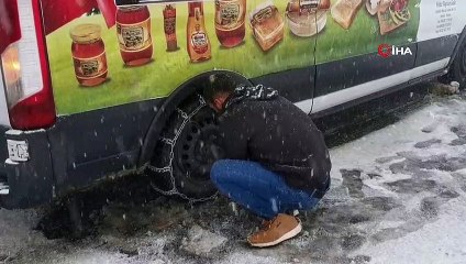 Tunceli’de kar yağışı..Araçlar yolda kaldı