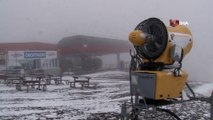 Erciyes Kayak Merkezi'nde Kar Yağışı Başladı