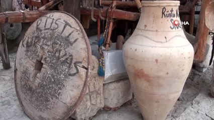 Gecesini gündüzüne katıp 50 yılda binlerce eser topladı, evini müzeye çevirdi