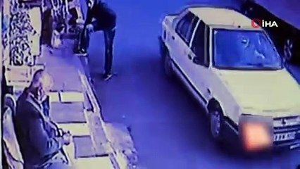 Tokalaşma bahanesiyle yaklaşıp parasını çaldı!