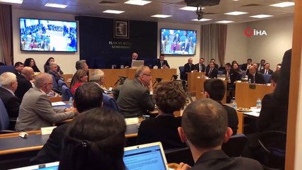 Bakan Varank, Beşiktaş'ta Düzenlenen Zirveye Hibrit Araçla Geldi tg