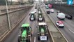 1 000 agriculteurs en tracteur manifestent à Paris
