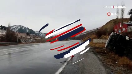 Erzincan'da otobüs devrildi: 8 yolcu yaralı