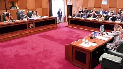 El machismo de Podemos: su portavoz en Zaragoza se dirige a la consejera de Hacienda con un «oye, guapa»