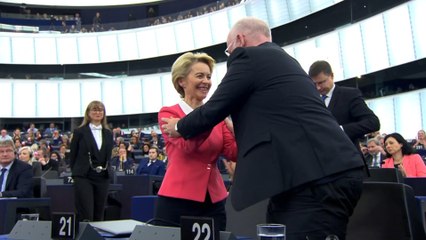 Descargar video: La Eurocámara aprueba el equipo de comisarios de Von der Leyen