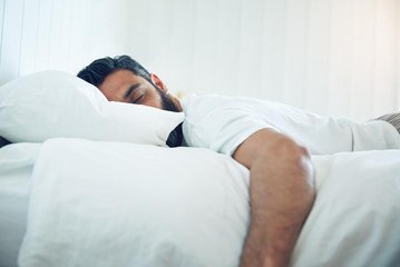 Les draps des hommes célibataires seraient plus sales qu’une cuvette de toilette