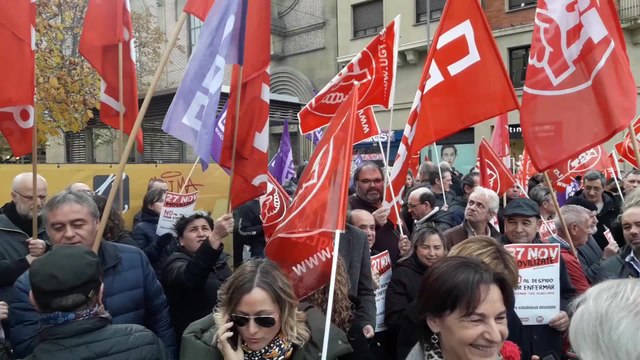 UGT y CCOO se concentran en Pamplona contra el despido por bajas