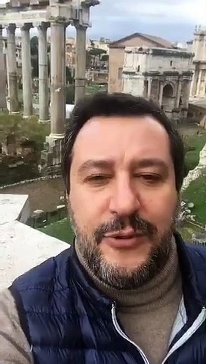 Matteo Salvini in diretta dai fori di Roma: "Tasse, tasse, tasse ancora Tasse"