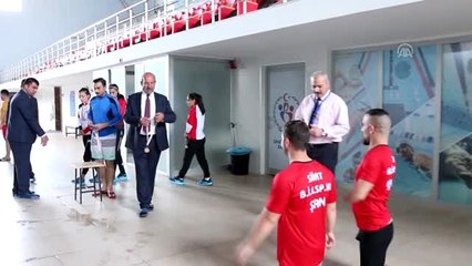 Başarılı sporculara para ödülü