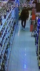 Un homme renverse toutes les bouteilles d'un rayon (Allemagne)