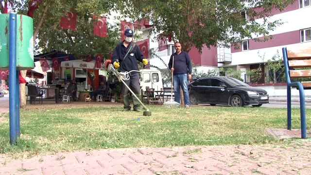 Daha yeşil bir Seyhan için… Park-Bahçeler ekipleri aralıksız çalışıyor