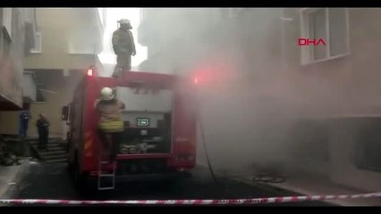 Ümraniye'de yangın paniği, mahsur kalanlar kurtarıldı 1