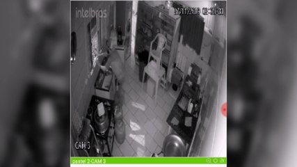 Câmera mostra arrombamento em lanchonete no Bairro Floresta