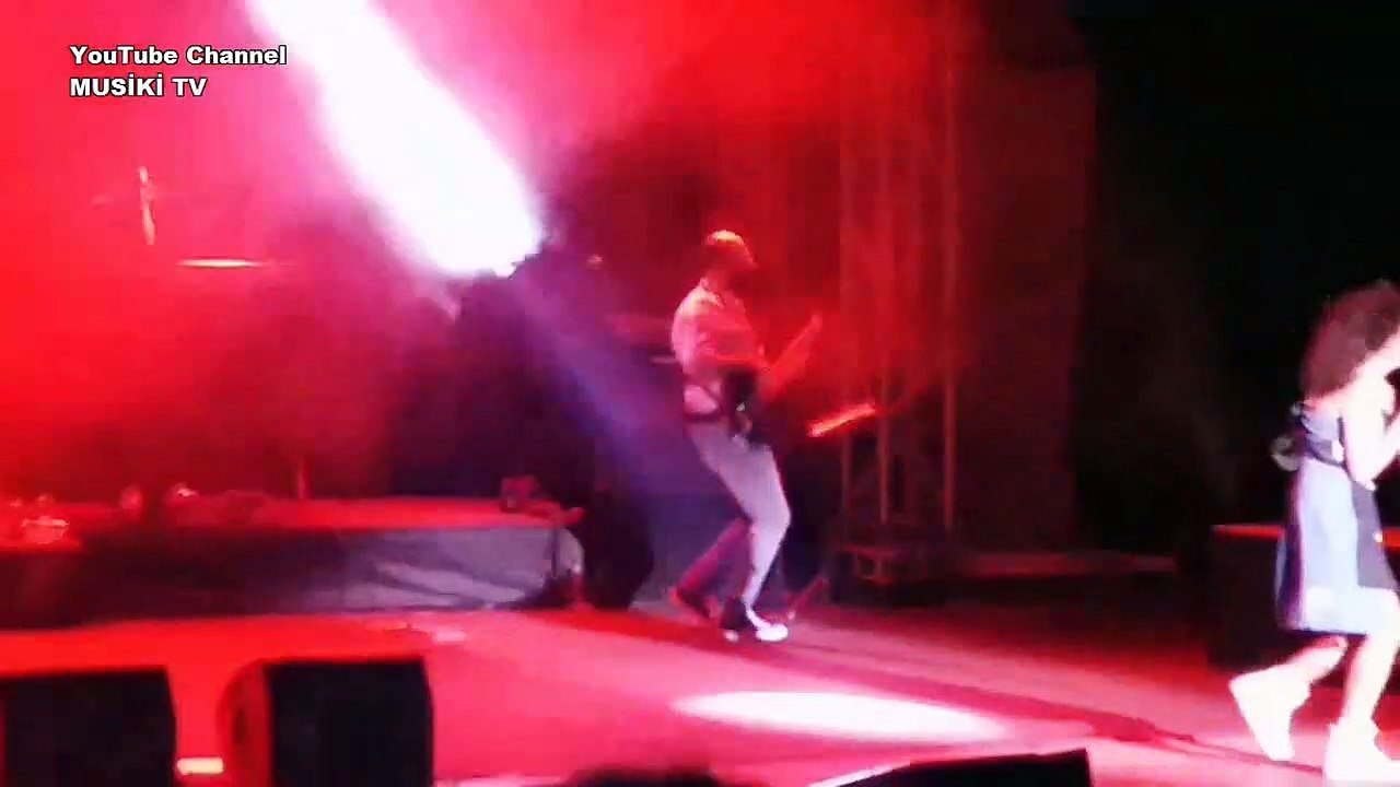 ZEYNEP BASTIK - Sorma (Kenan Doğulu cover) (Konser/Canlı) - HD