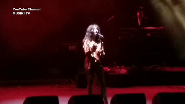 ZEYNEP BASTIK - Sen Ağlama & Git (Sezen Aksu cover) (Konser/Canlı) - HD