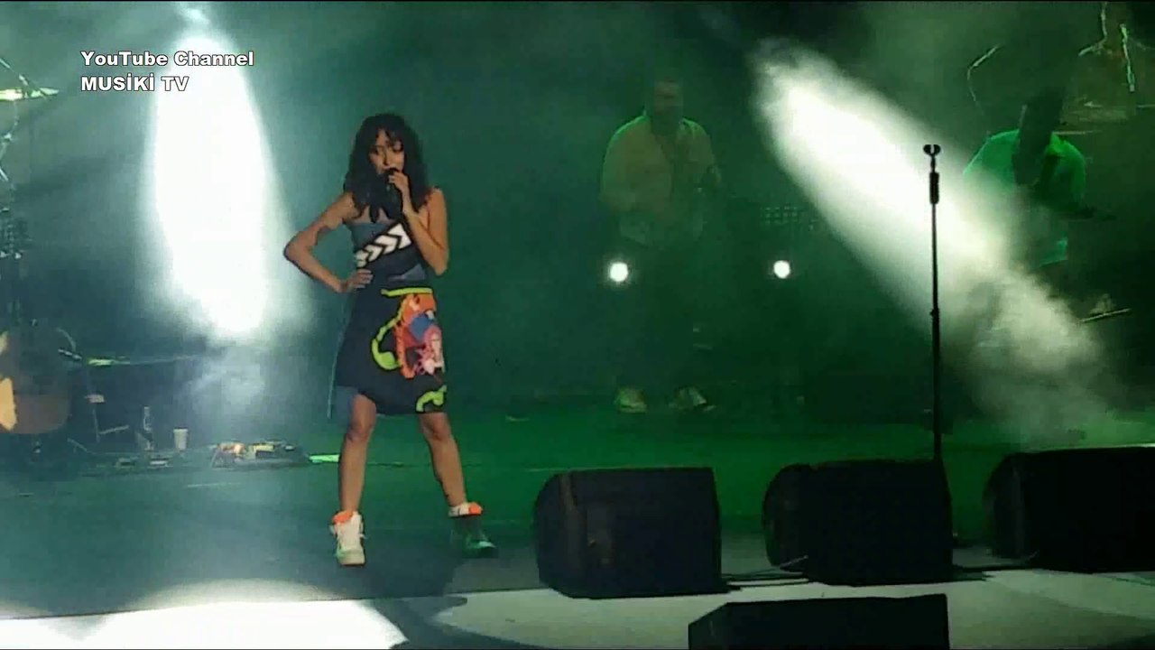 ZEYNEP BASTIK - Her Yerde Sen  (Konser/Canlı) - HD