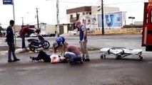 Motociclista é socorrida na Avenida Carlos Gomes