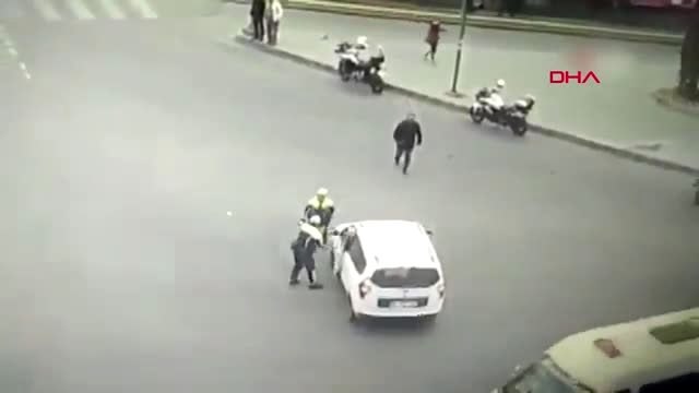 Diyarbakır'da trafik polisleri dili boğazına kaçan şöförün hayatını kurtardı