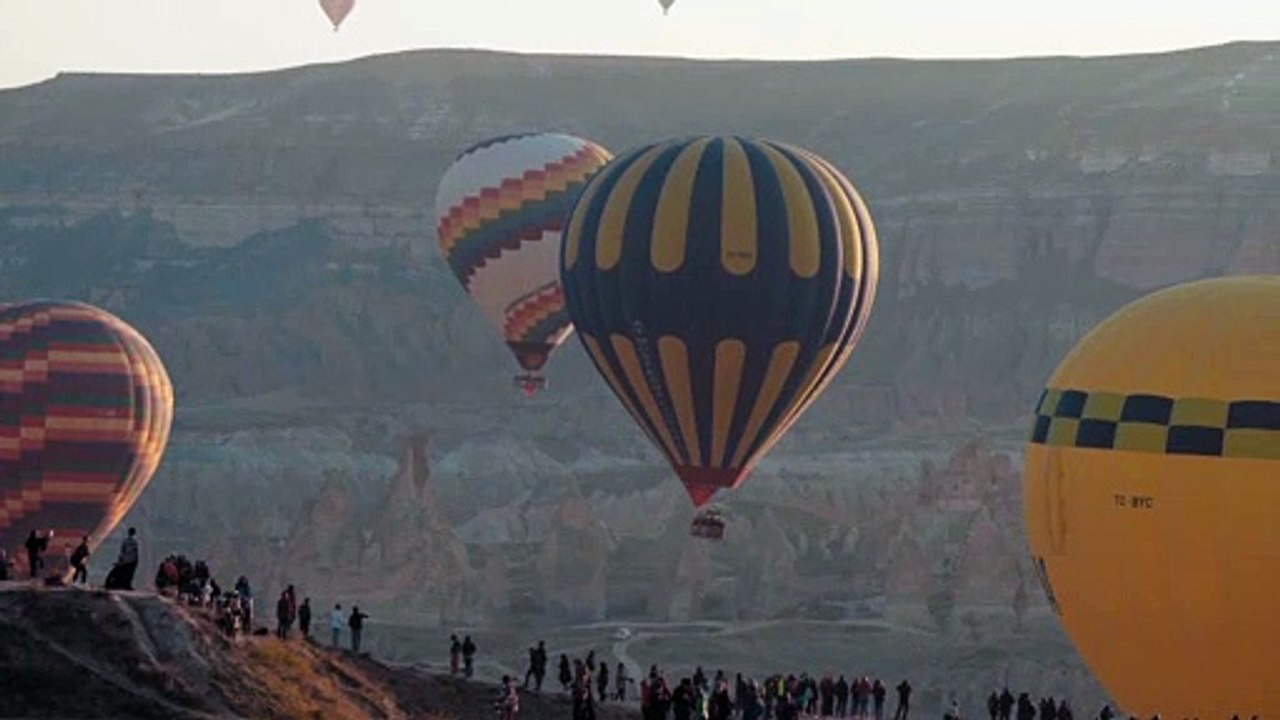 Taryn Elliott - Cappadocia Balloon - Art/Nature (No Copyright Video 51)