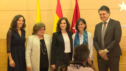 Ayuso en un homenaje a las vícitmas del conflicto armado en Colombia