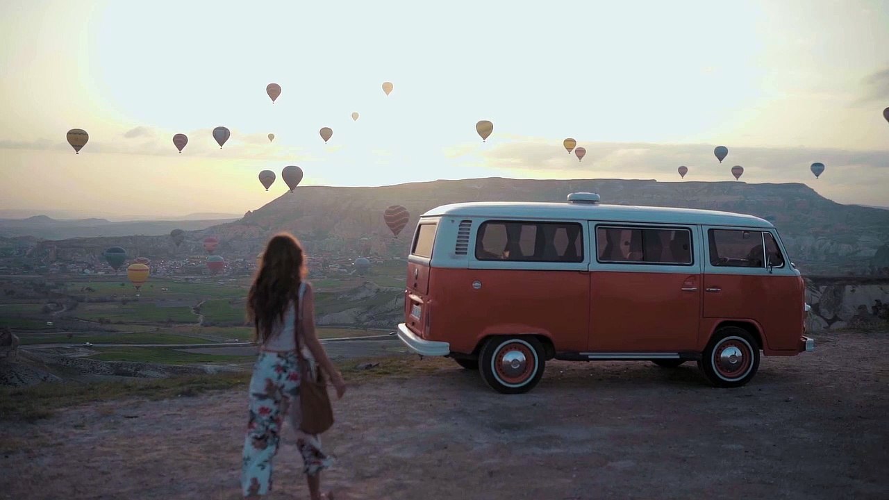 Taryn Elliott - Car & Balloons - Art/Nature/Human (No Copyright Video 52)