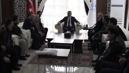 Trabzon'dan Hakkari'ye gidip önce horon oynadılar sonra halay çektiler