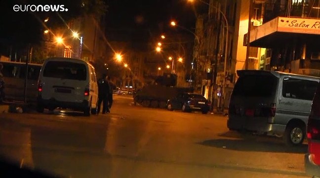 لبنان: الجيش يوقف 16 شخصاً بعد أعمال شغب وأمهات يقمن مسيرة رفضا للطائفية