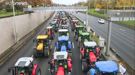 'Tractorada' en París para protestar por los bajos precios