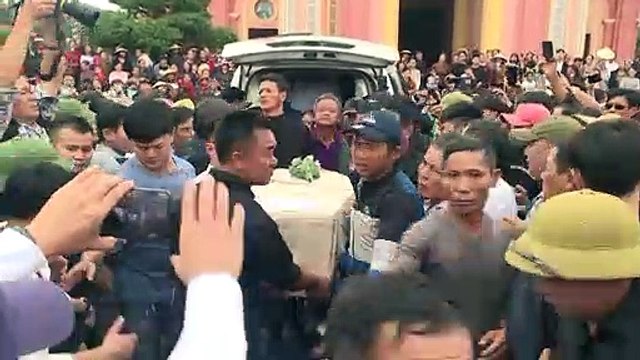 Vietnam recibe los primeros cuerpos de los migrantes muertos en Reino Unido