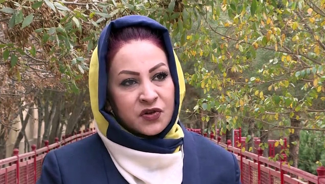 Minibuses rosas ayudan a mujeres afganas a desplazarse en Kabul