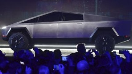 Elon Musk Hints at 250,000 Pre-Orders for Tesla’s Cybertruck