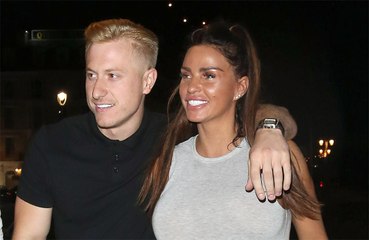 Katie Price splits with boyfriend after going bankrupt