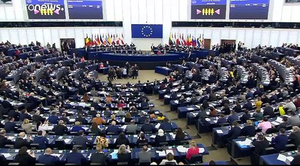 Eurodeputados aprovam Comissão Europeia e deixam avisos