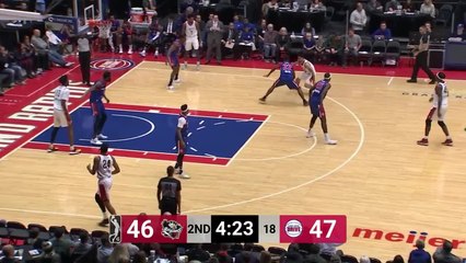 Zylan Cheatham throws it down!