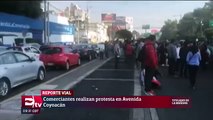 Comerciantes bloquean avenida Universidad y causan caos vial